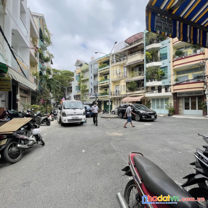 Cần tiền bán gấp nhà mới, mtnb thành thái, p12 - trung tâm quận 10.