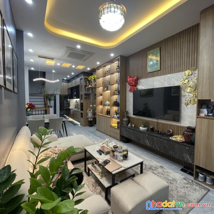 Siêu phẩm ở luôn bà triệu, hai bà trưng 42m, 5t, 3pn, full nội thất xịn, giá 9.2 tỷ, lh: 0366051369