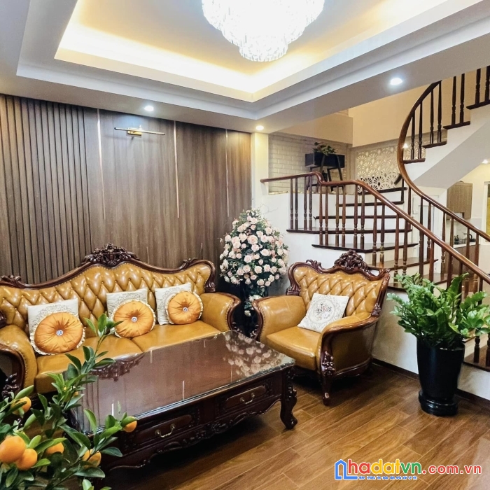 Phố huế - hai bà trưng - 8 tầng thang máy -kinh doanh siêu đỉnh - oto tránh .