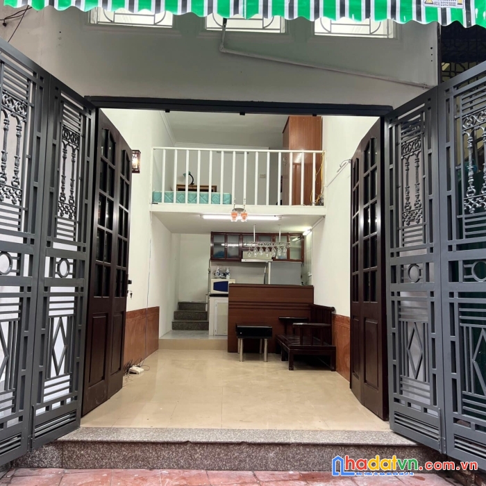 Cho thuê nhà phố lĩnh nam,30m x 3 ,  ô tô đỗ, kinh doanh đỉnh , 12tr
