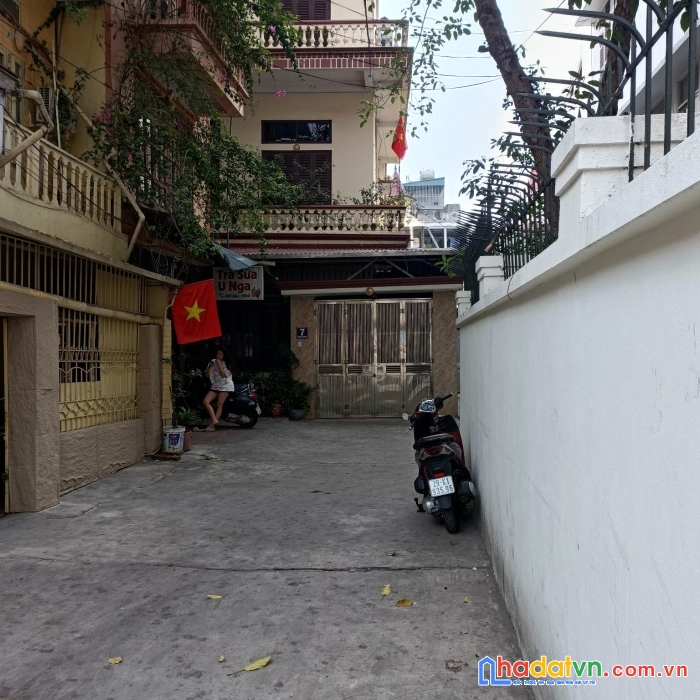 Bán nhà ô tô vào nhà - chủ tự xây - nhà đẹp ở luôn – yên tĩnh gần phố.