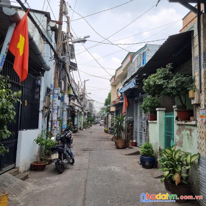 Bán nhà 2 tầng đường liên khu 10-11, hẻm xe hơi, 95m2 chỉ 4.2 tỷ