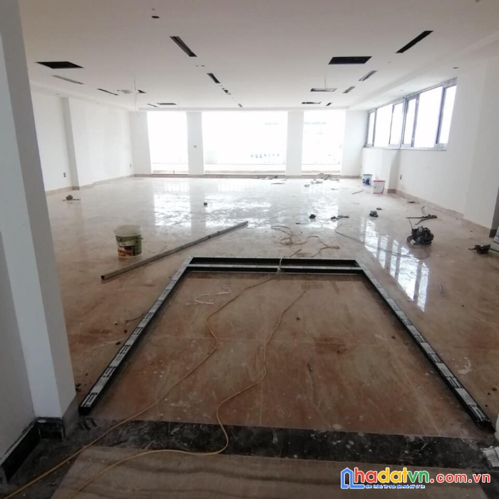 Cần bán gấp nhà mặt phố quận cầu giấy, vị trí đẹp, diện tích rộng, giá chỉ tương đương 80% giá thị