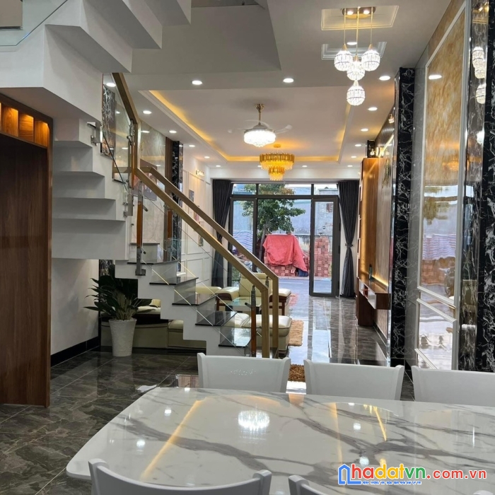 Bán nhà phố thiên hiền 42m2, 5 tầng, gía nhỉnh 8 tỷ, vỉa hè, phân lô, ô tô đỗ cửa ngày đêm.