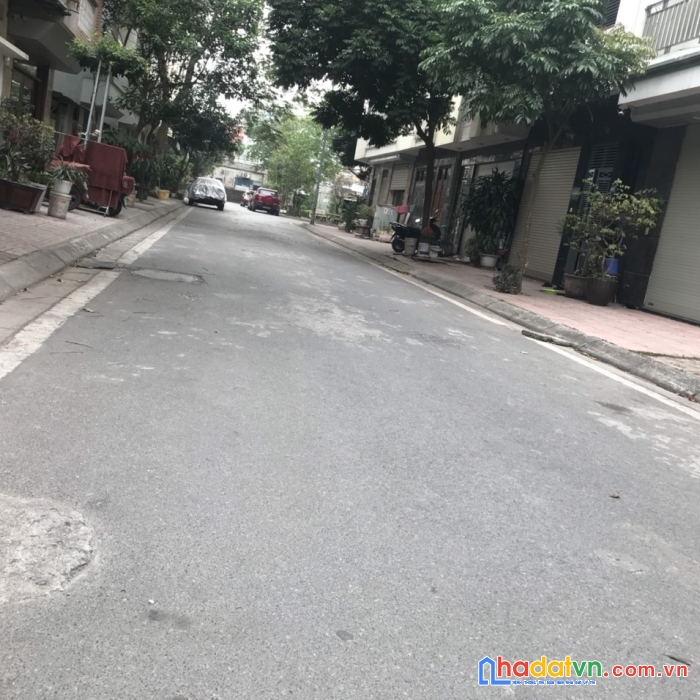 Bán đất ngõ 63 cổ linh view thẳng hồ thạch bàn 96m mt 6m