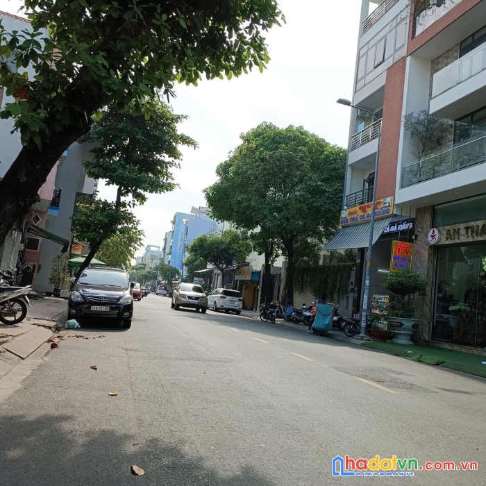 Bán nhà mặt tiền đường hai bà trưng, quận 3, dt: 4x17m, 4 tầng - 4pn, 23.9 tỷ