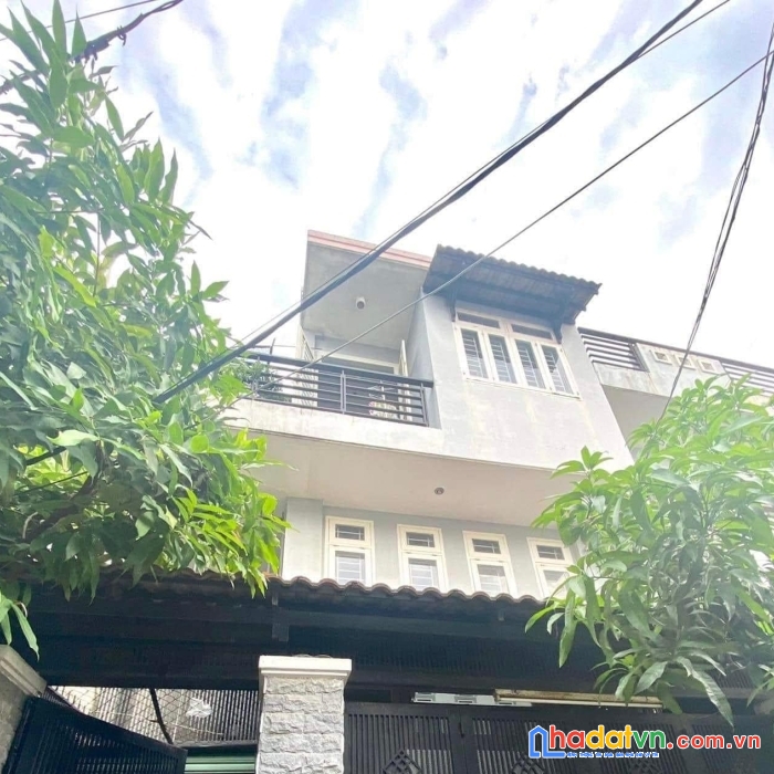 Bán nhà 3 tầng, 80m2i, giáp tân phú,chỉ nhỉnh 4 tỷ.hẻm thẳng tắp, ngộp cần bán gấp.