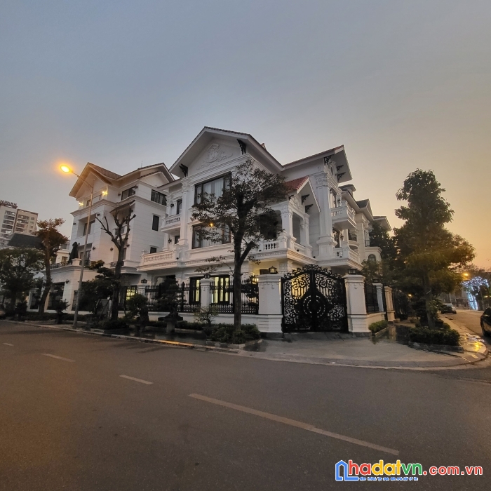 Bán biệt thự đơn lập kđt việt hưng - dt: 360m2. giá: 32 tỷ