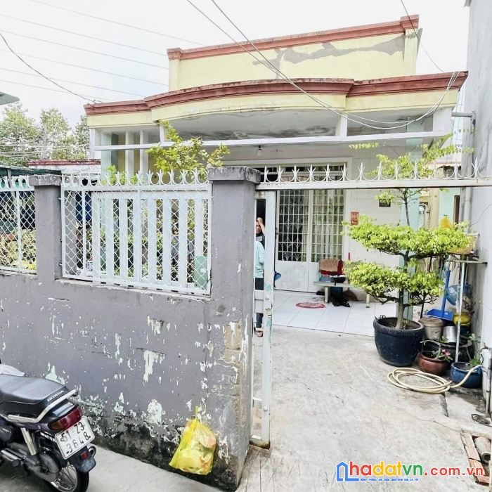 Chính chủ trang bìa ở lâu năm ,nhà dtcn 152m,hxh,sổ đẹp,khu hiện hữu ,huỳnh tấn phát p,phú thuận