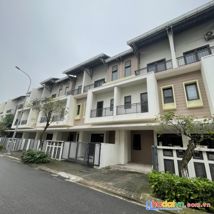 Chuyển nhà công tác bán gấp nhà phố 3 tầng chỉ hơn 3 tỉ, sổ đỏ cất két
