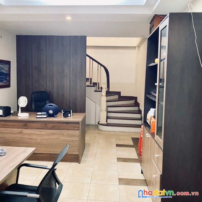 Bán nhà kim đồng , hoàng mai, 45m, 5t, phân lô ô tô, view thoáng, full nội thất, nhỉnh 6 tỷ.