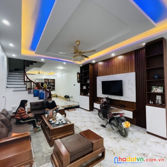 Bán nhà hoàng ngân mới kính koong, vài bước ra ô tô, dt58m2, giá 4tỷ 4.