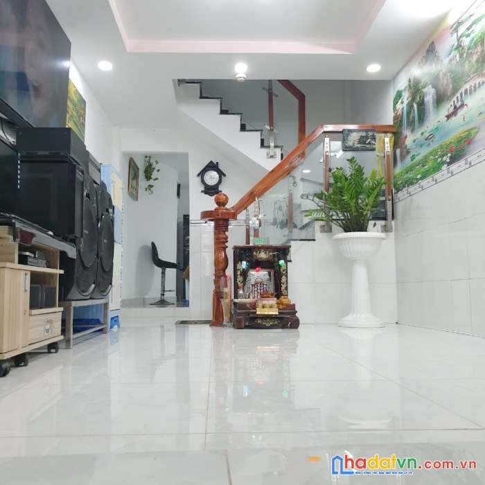 Nhà 2 tầng nở hậu hẻm hưng phú phường 8 quận 8. giá 3,8 tỷ