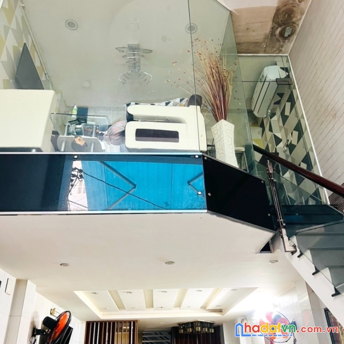 Nhà mới 6 tầng hẻm xe tải đường lê hồng phong p1q10