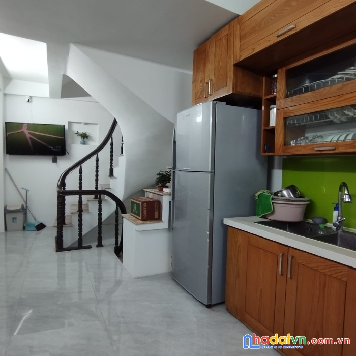 Bán nhà trích sài ven hồ tây - tây hồ. dt 30m2. 6 tầng. giá 3,9 tỷ