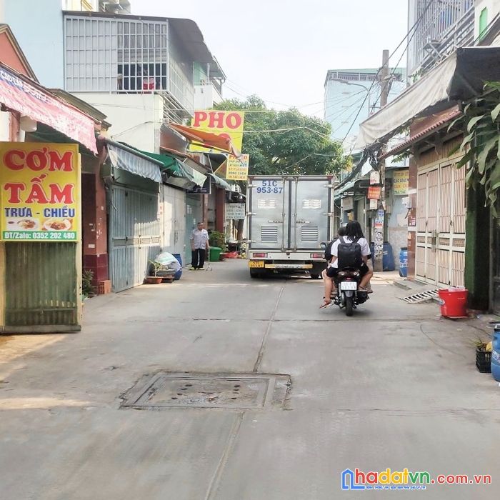 Mặt tiền hẻm kinh doanh sầm uất - đường xe tải tránh thông - gần đại học gtvt - 70m2, 3 tầng. chỉ