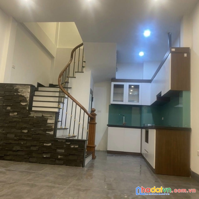 Bán nhà nghi tàm - tây hồ. 33m2. 5 tầng. giá 4,8 tỷ. cách ô tô qua lại 30m