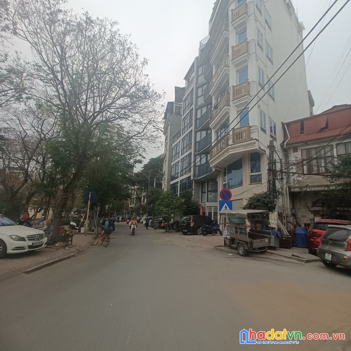 Bán đất tặng nhà hồ ba mẫu - vị trí đẹp nhất hồ, dt 80m2,mt,5.5m, nhỉnh 15tỷ