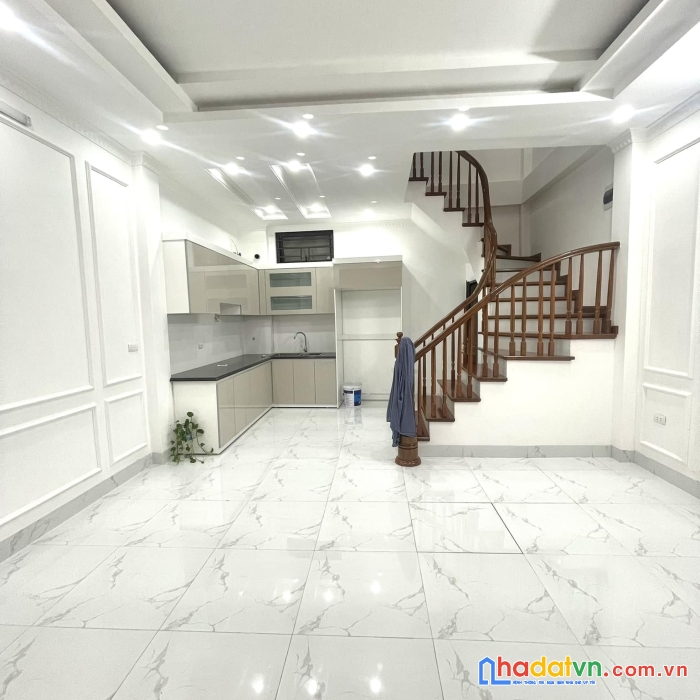 Bán nhà trương định dt 40m2 x5t mt4m,ngõ 4m oto đỗ cửa,cách mặt đường 10m,mới,đẹp,giá chỉ 4.35 tỷ