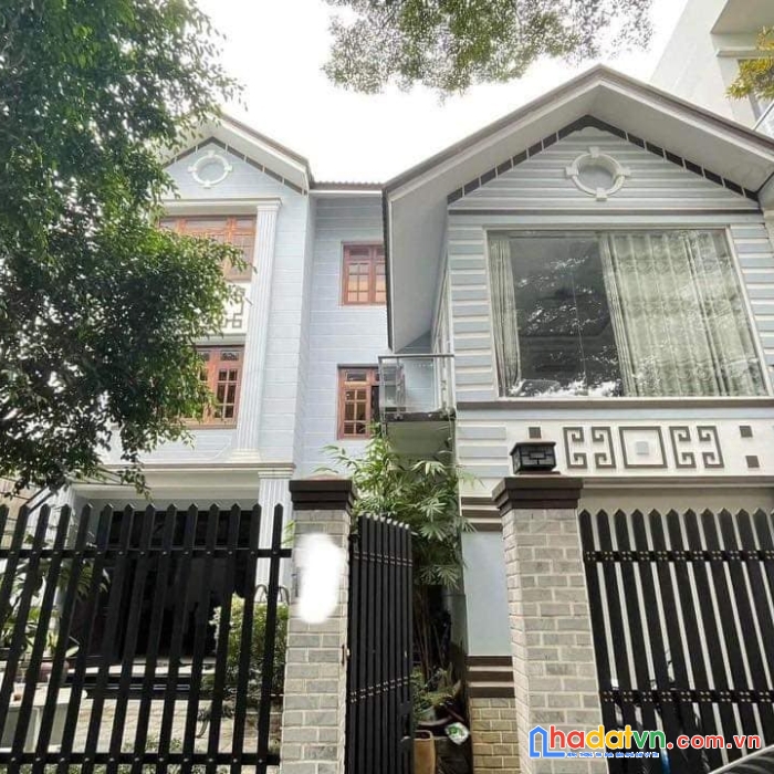 Bán đất tặng biệt thự. 3 tầng ,120m2,tân phú giáp tân bình, chỉ nhỉnh 100tr m2.