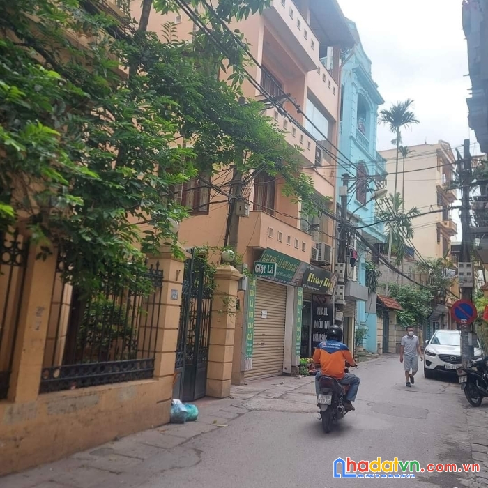 Bán nhà ngõ ô tô phố việt hưng, long biên, lô góc hai thoáng, nhà siêu đẹp.