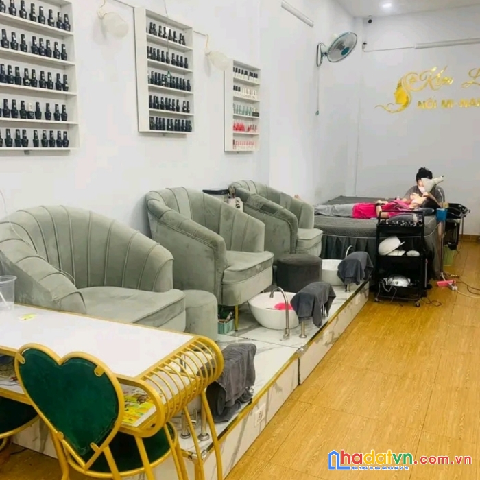 Chính chủ cần sang lại toàn bộ đồ trong tiệm, toàn đồ mới mua