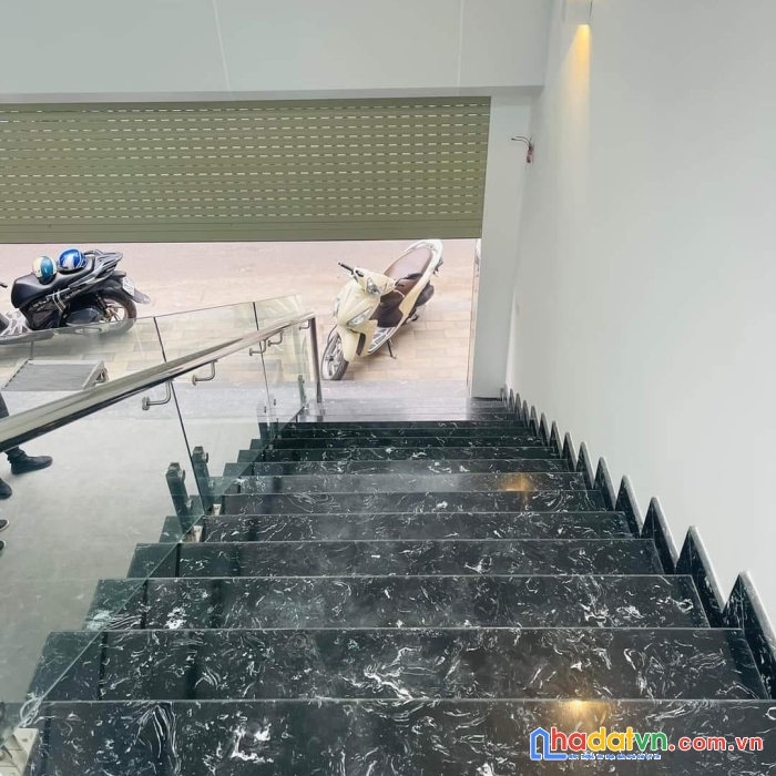 Bán nhà mặt phố yên phụ, 5 nổi, 2 hầm, nở hậu, thang máy, kinh doanh,  	 85m2, 37 tỷ.