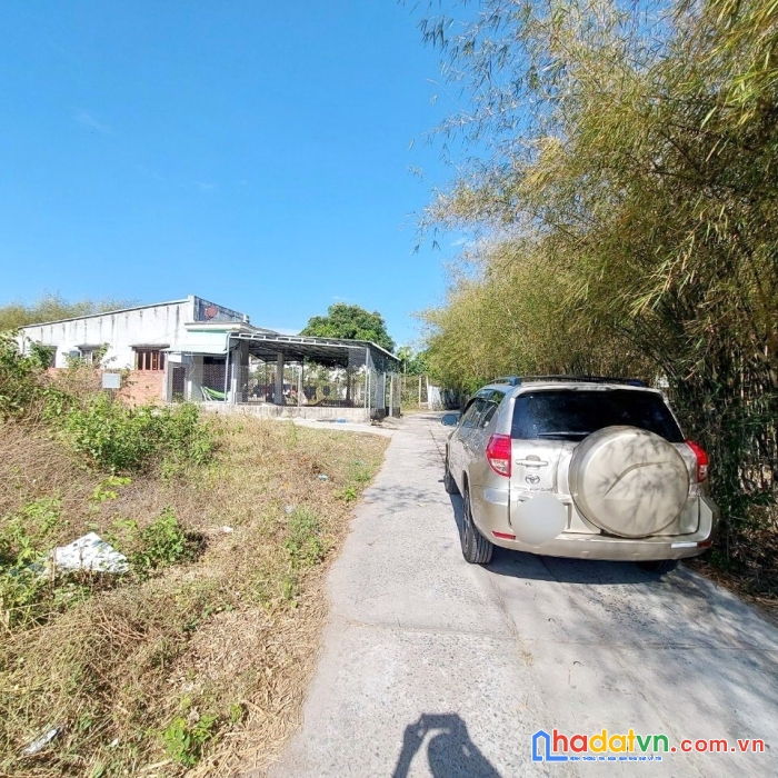 Chủ gửi bán khu đất 570m2 có 340m2 thổ cư. mặt tiền ngang 27m