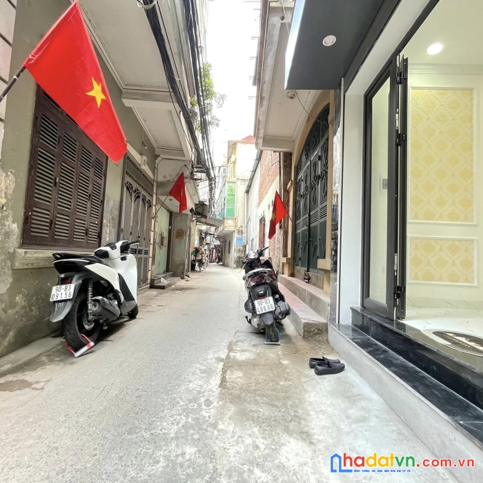 Nhà mới gara xe 4 chỗ vào phố ngọc lâm long biên 60 m2 * 5 tầng giá 6,5 tỷ