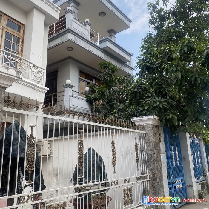 Bán nhà hxh huỳnh tấn phát quận 7 - dt 8 x 23 - giá 8 tỷ