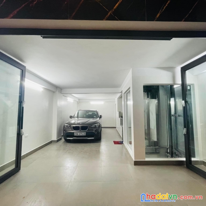 Bán nhà phố hoàng cầu, vườn hoa 1/6, 8 tầng thang máy, ô tô đỗ, 41m, 15 tỷ.