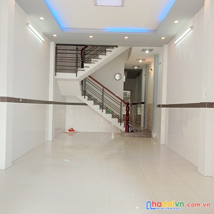 Cho thuê nnc 4,2x14m 4tầng mặt tiền đường kdc bông sao p5q8