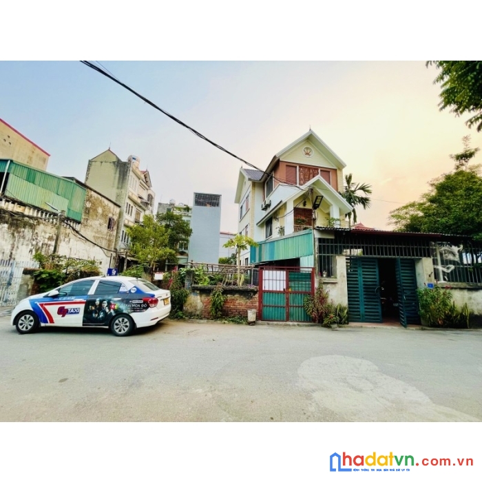 Bán thửa đất ngọc thụy, dt90m2, cạnh đường 40m, 3 ô tô tránh, vị trí đắc địa. nhỉnh 10 tỷ.