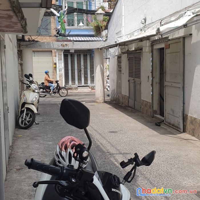 #bán nhà rẻ đẹp hẻm ba gác máy hoàng diệu q4 dt 110m 5 tấm hơn 4 tỷ 
3 phòng ngũ 3wc