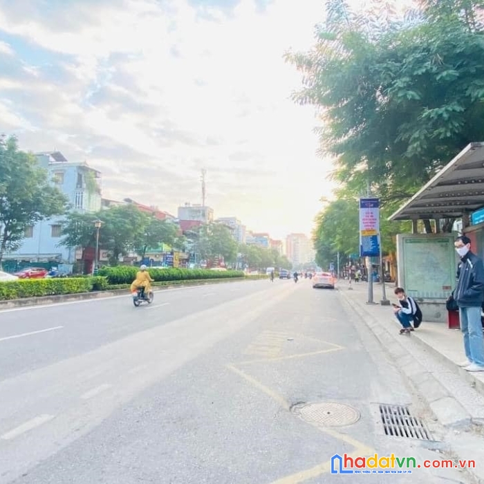 Mặt phố kinh doanh siêu vip nguyễn văn cừ long biên 100 m2 * 5 tầng giá 30 tỷ