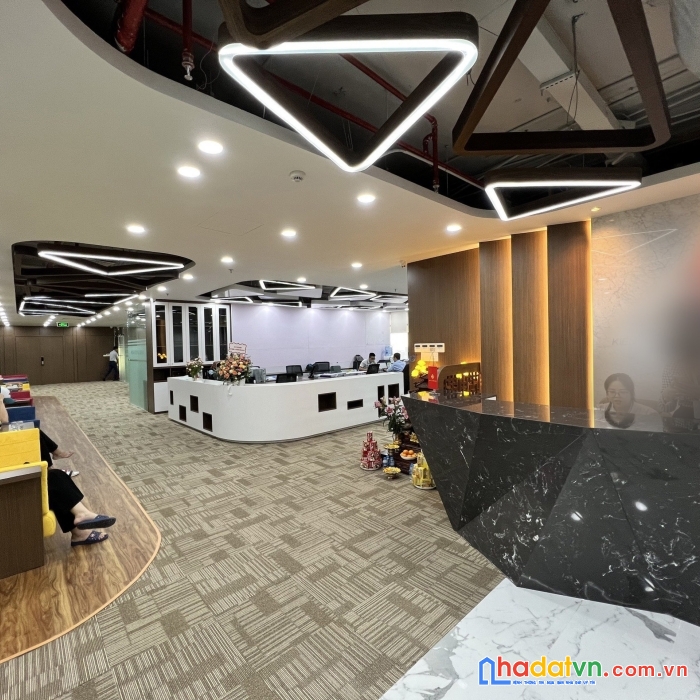 Văn phòng chuyên nghiệp discovery complex 302 cầu giấy diện tích 100-600m2 giá từ 280k/m2