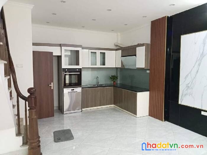 Cần bán gấp nhà mặt phố trương định 76m2 sổ đỏ, mặt tiền 4.3m, giá rẻ 14.2 tỷ