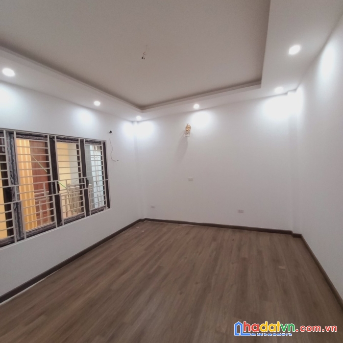 Chính chủ cần bán nhà phố phạm văn đồng quận cầu giấy 45m2x5 t mt rộng nhỉnh 5 tỷ ô tô kd