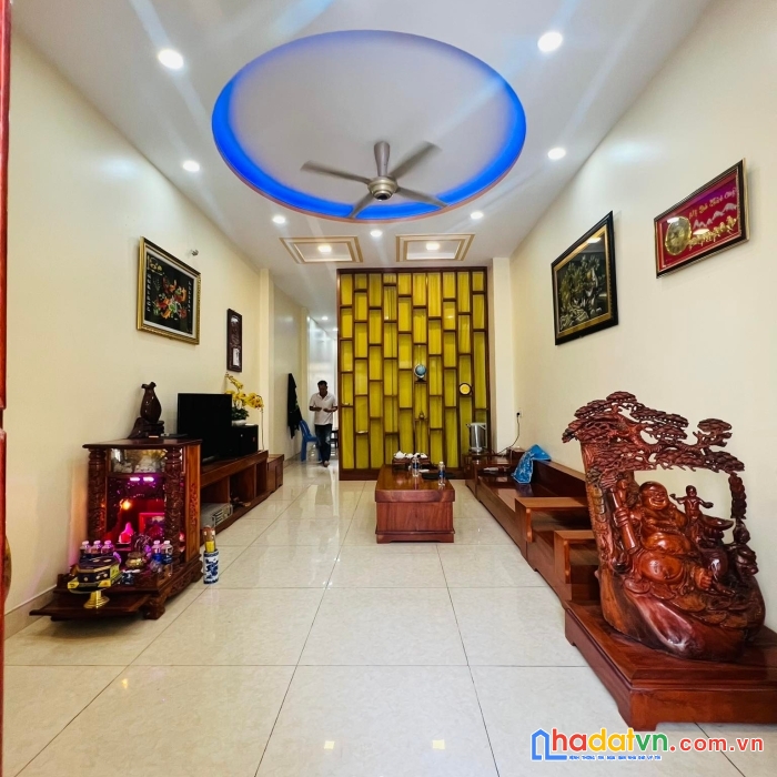 105m2, 3 tầng, 4.7m x 22m đường 10m phường 14 gò vấp giá còn 7.7 tỷ.