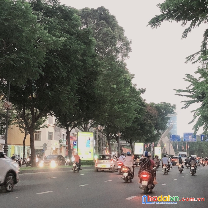 Chỉ 23.5 tỷ có chdv vài bước tới sân bay 110m2(5x22) 6 lầu trường sơn p.2 tân bình.