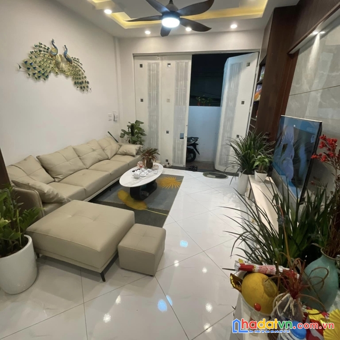 Bán nhà giáp bát dt 40m2 x5t,vị trí ngõ to 3m,cực đẹp,nhà thoáng,gần oto,giá 3.75 tỷ