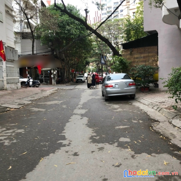 Bán nhà mai dịch 76m2, mặt tiền 10m,  phân lô, ô tô đỗ, hàng xóm tướng tá quân đội, hiếm