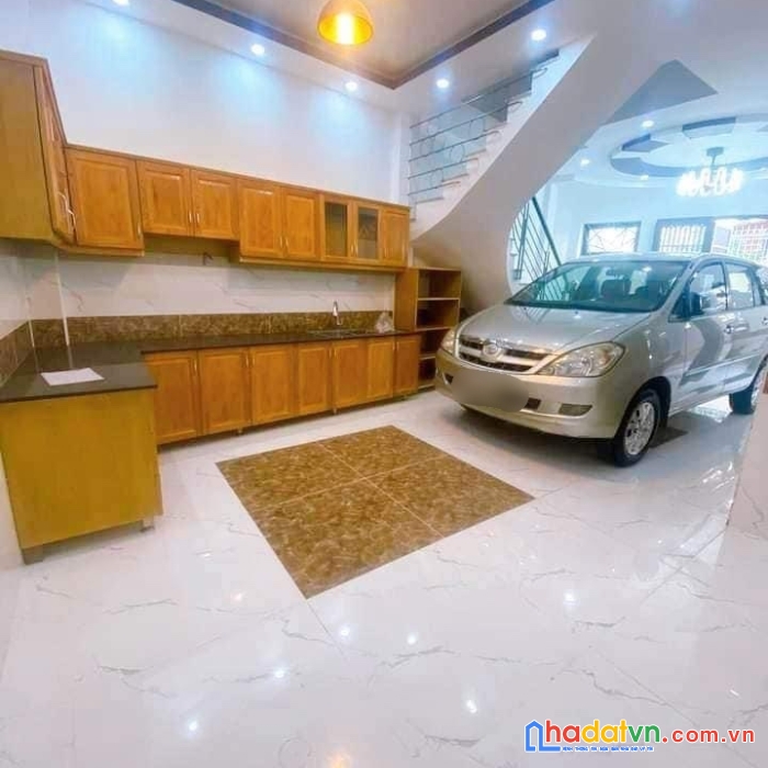 Bán nhà hxh tránh thích quảng đức thông ra nguyễn kiệm, 5.3x11m, 5t +thang máy, 11.6 tỷ