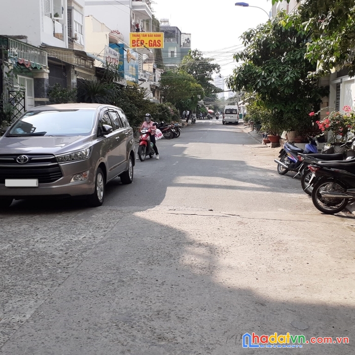 Gấp bán ! toà nhà chdv gần 400m2 7 tầng thang máy 96 phòng thu gần 4 tỷ/năm