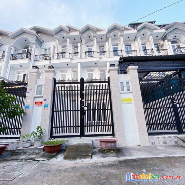Giảm giá 600 triệu bán nhánh bán nhà phố hẻm xe hơi 1806/127 huỳnh tấn phát.