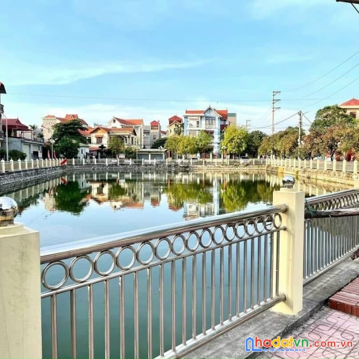 Bán lô đất ngọc lâm mặt hồ 90m mặt tiền 4.5m ôtô kinh doanh