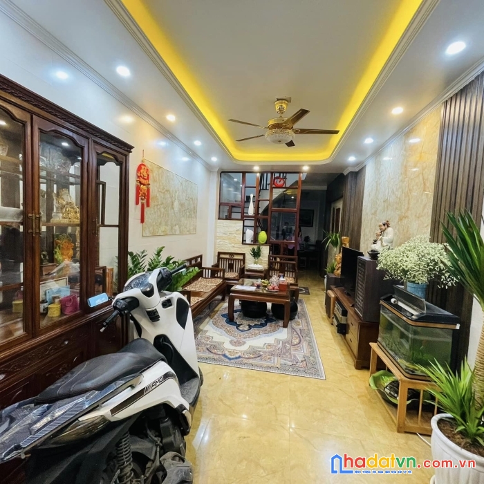Lõi đống đa - nhà đẹp - giá mềm - ngõ thông - full tiện ích.
gần hồ - bệnh viện đa khoa - trục