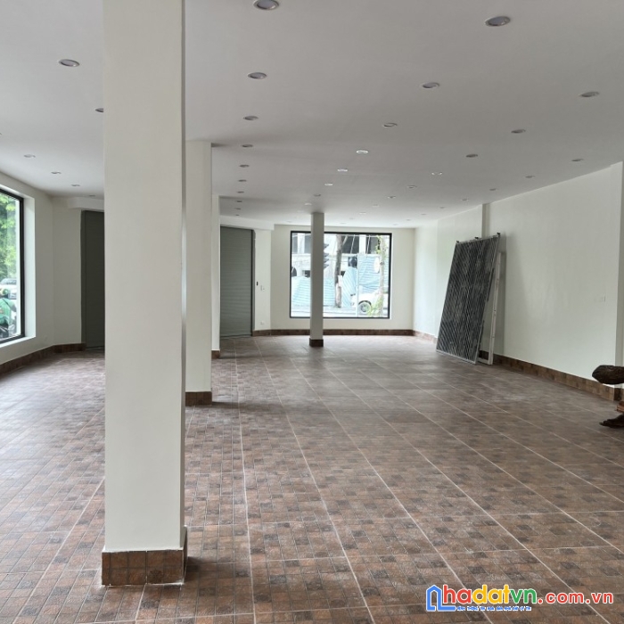 300m² tầng 3 tòa văn phòng mới tinh, 25 triệu
