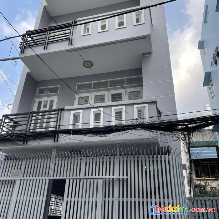 Giảm mạnh 400 triệu, nhà cách mạng tháng 8, xe hơi vào nhà, ngang lớn