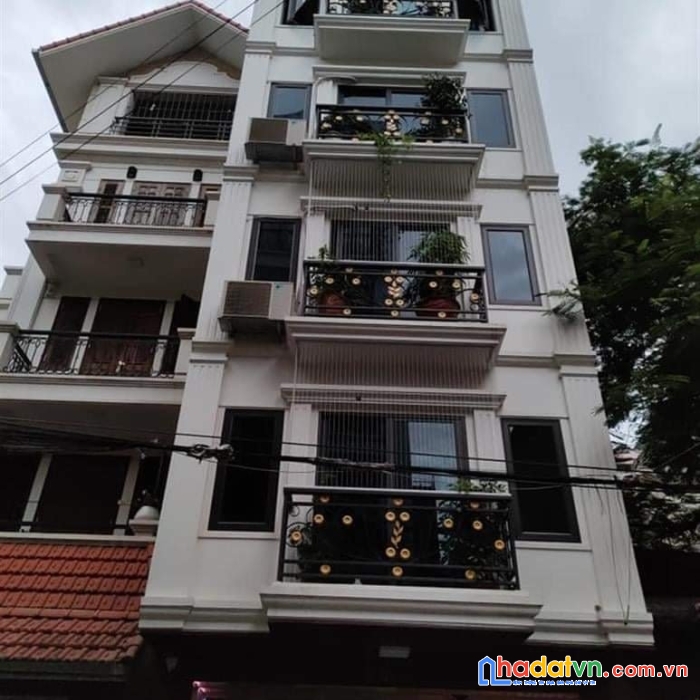 Bán nhà 5 tầng phân lô phố nguyên hồng, mặt tiền 4,5 m, giá 9.6 tỷ.